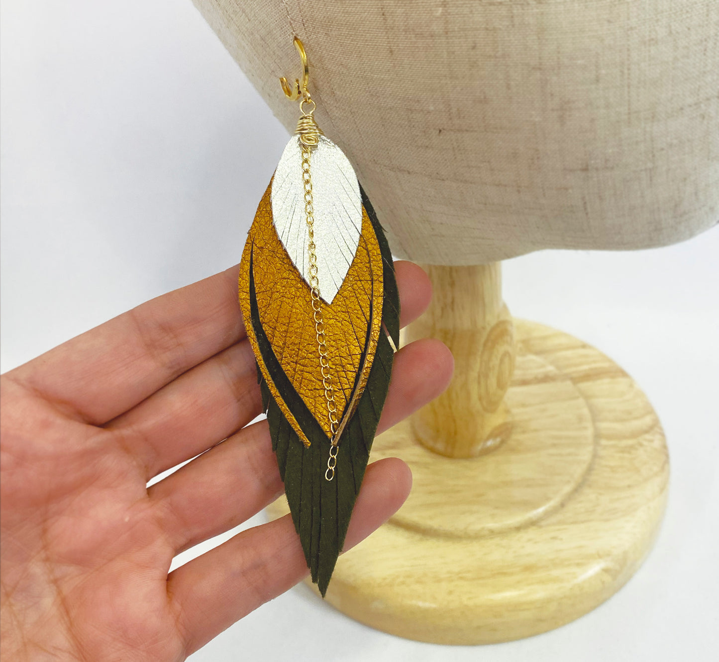 Aretes Ara Militar