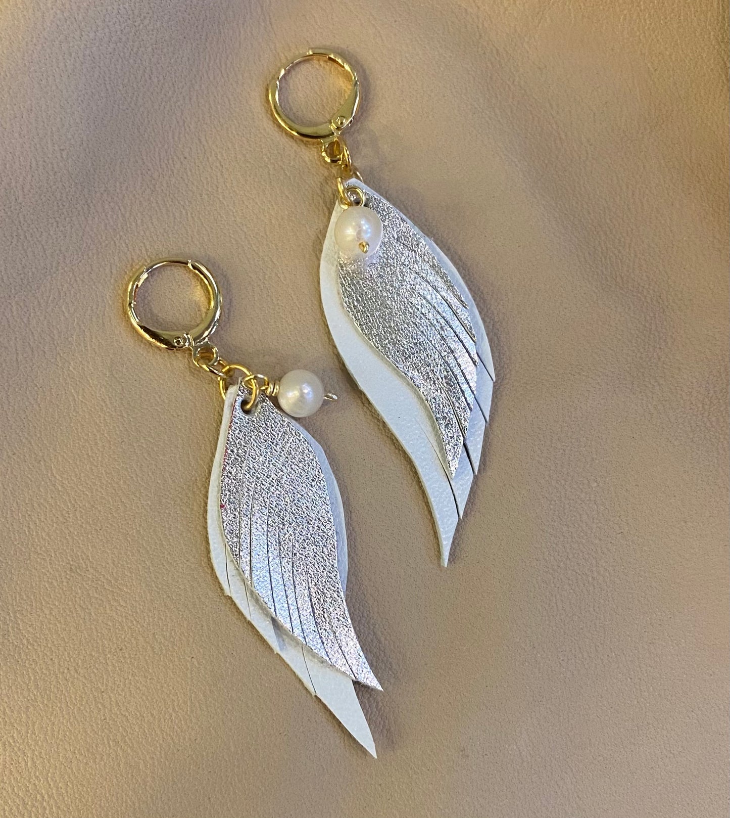 Aretes MINI Ángel blanco