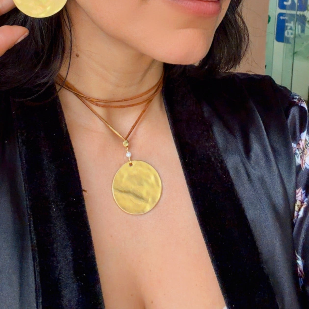 Medallón Baño de oro y cuero dorado