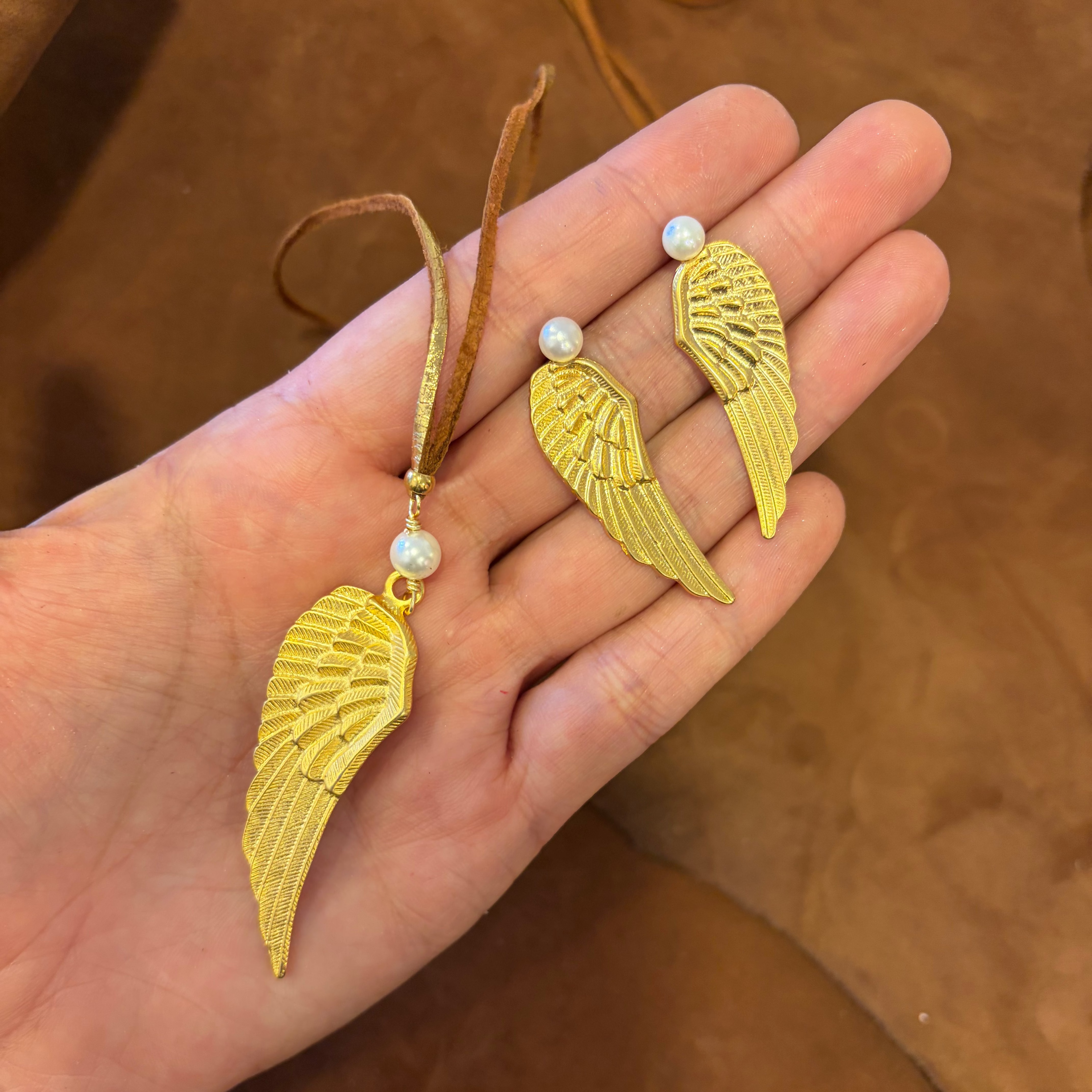 Conjunto Alas de Ángel con cuero dorado