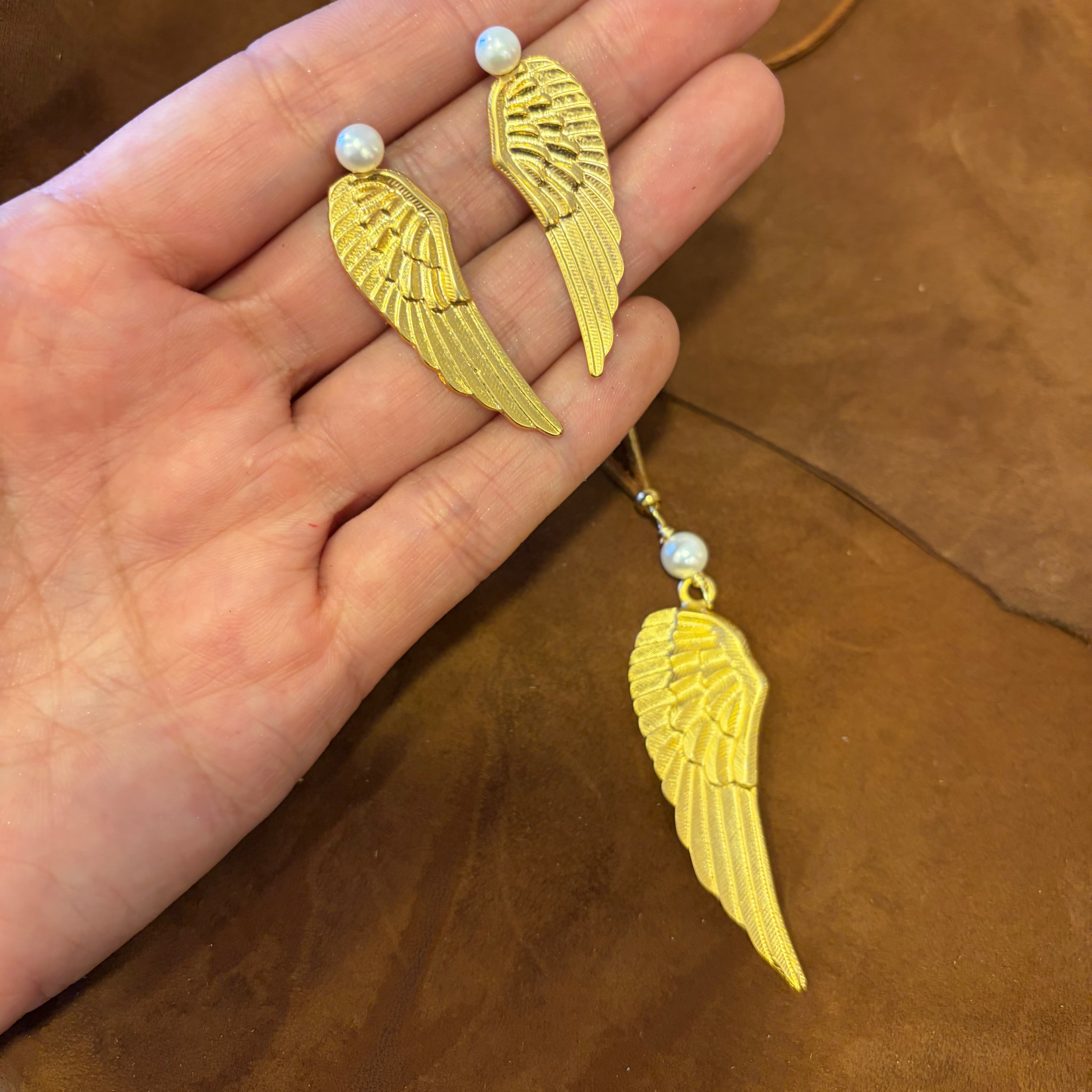 Conjunto Alas de Ángel con cuero dorado