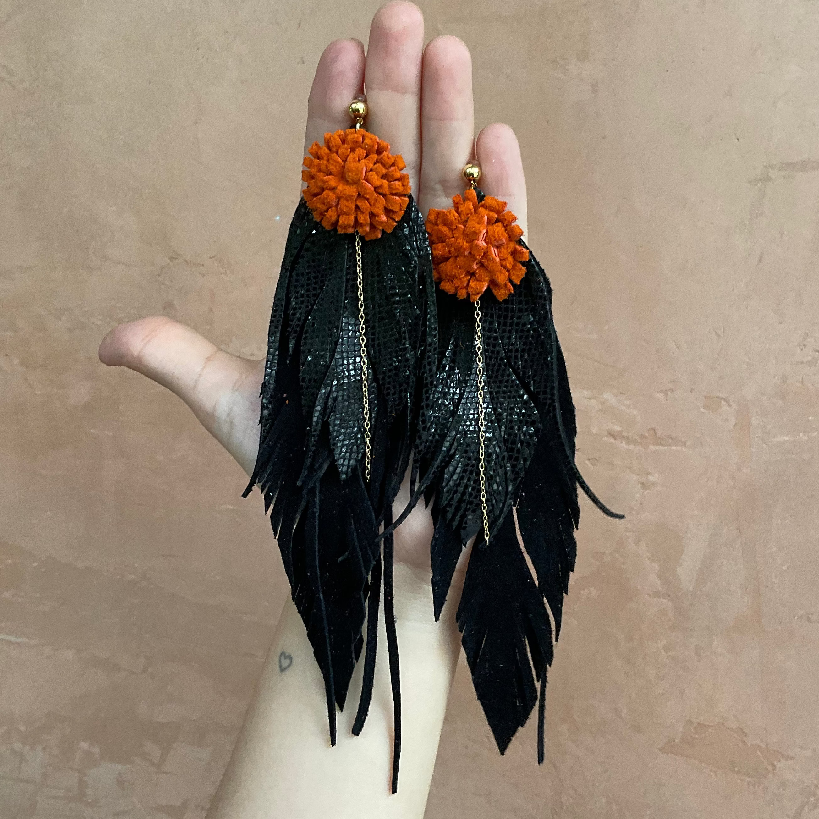 Aretes Mujeres Cempasúchil negros