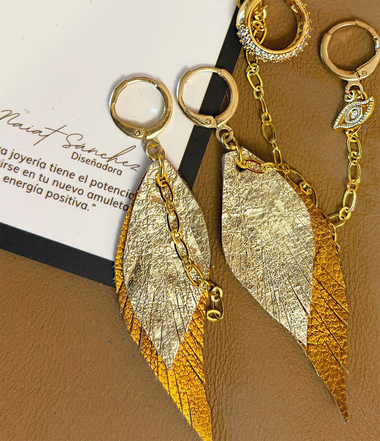 Aretes Huggies Dorado con Cobre