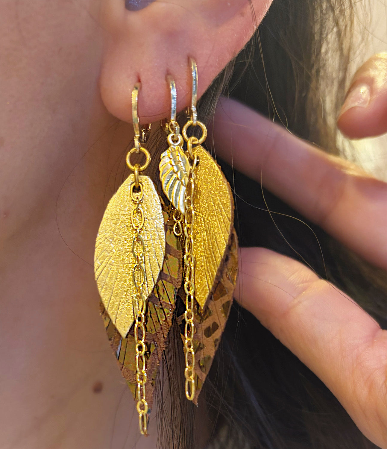 Aretes Huggies Dorado con Café