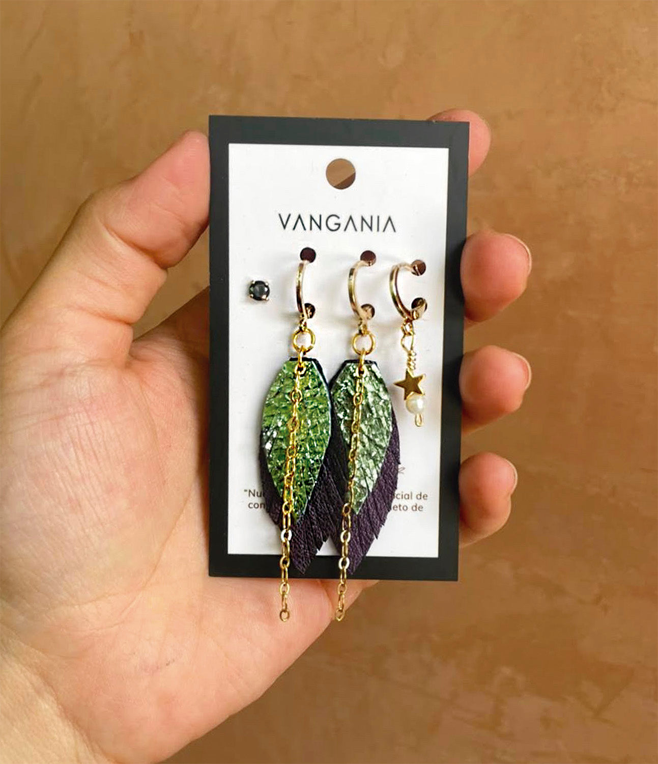 Aretes Huggies Morado con Verde