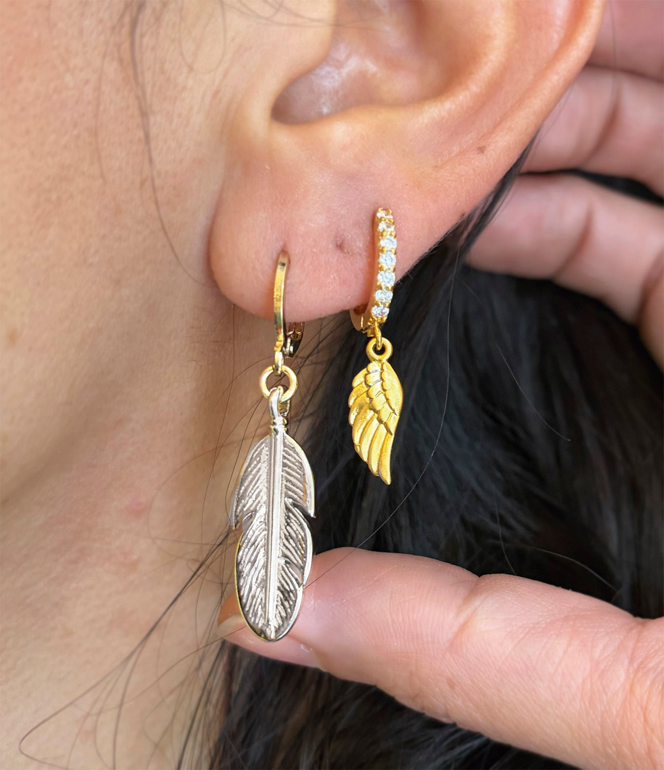 Aretes Huggies Pluma