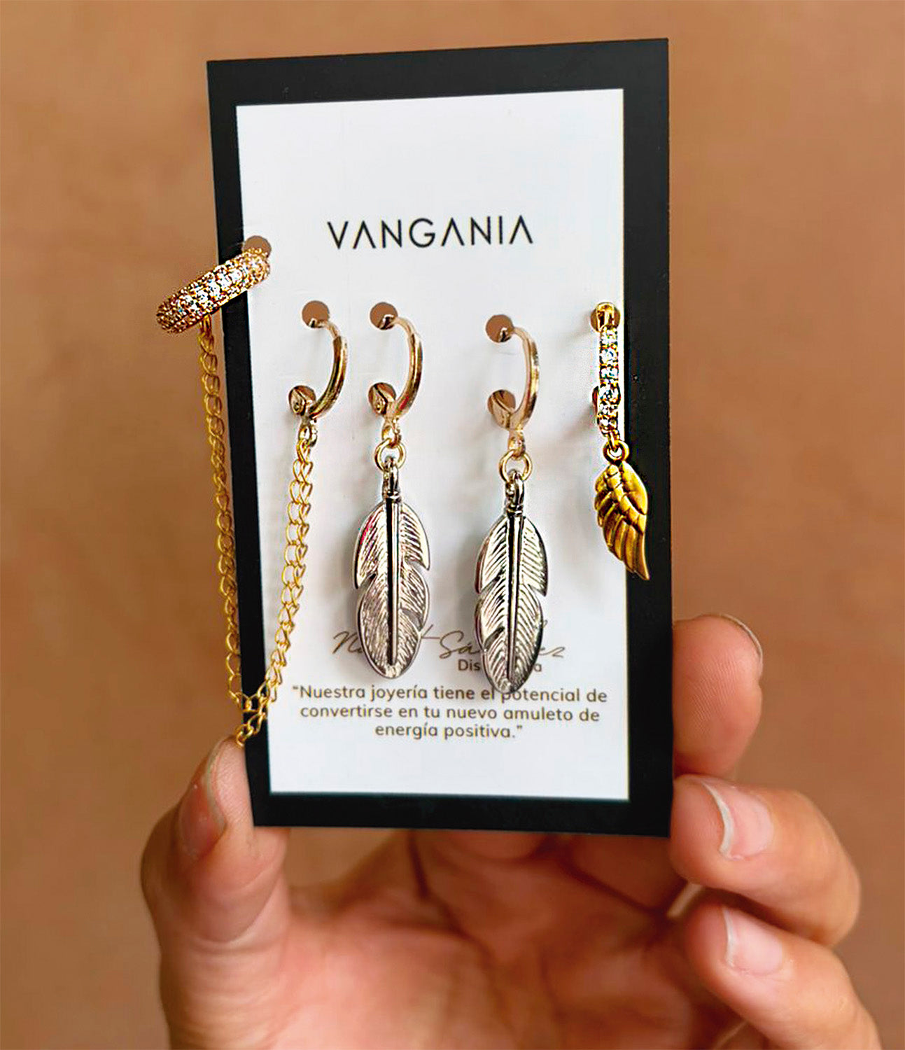 Aretes Huggies Pluma